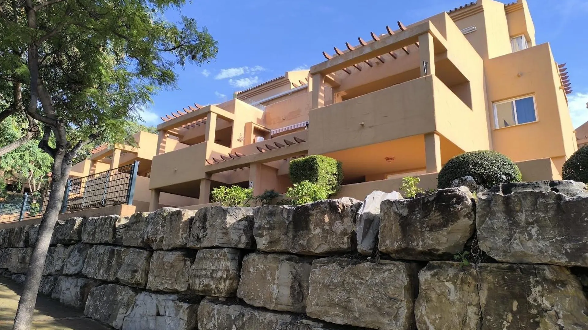 Elviria contacts